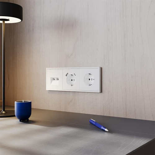 Розетка 1-м СП S70 16А с USB A+С с заземл. защ. шторки механизм бел. матов. Voltum VLS040502 Розетка 1-м СП S70 16А с USB A+С с заземл. защ. шторки механизм бел. матов. Voltum VLS040502