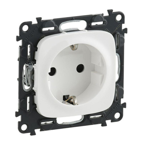 Розетка 1-м СП Valena Allure 16А IP2X 250В 2P+E безвинтов. клеммы с лицев. панелью механизм бел. Leg 753721 Розетка 1-м СП Valena Allure 16А IP2X 250В 2P+E безвинтов. клеммы с лицев. панелью механизм бел. Leg 753721
