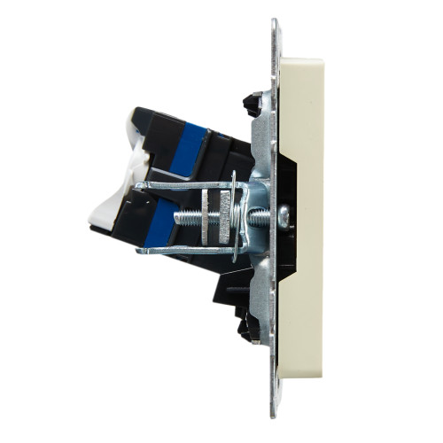 BRITE Розетка компьютерная RJ45 кат.6 РК11-БрКр бежевый IEK BRITE Розетка компьютерная RJ45 кат.6 РК11-БрКр бежевый IEK
