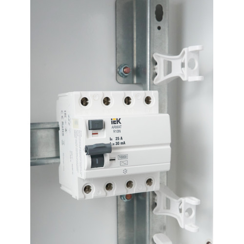 ARMAT Выключатель дифференциального тока R10N 4P 25А 30мА тип AC IEK ARMAT Выключатель дифференциального тока R10N 4P 25А 30мА тип AC IEK