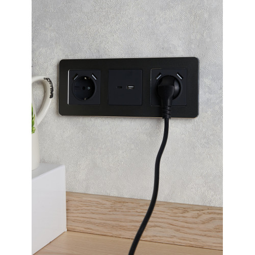 BRITE Розетка USB A+C 18Вт РЮ11-1-БрГ графит IEK BRITE Розетка USB A+C 18Вт РЮ11-1-БрГ графит IEK
