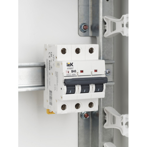 ARMAT Автоматический выключатель M06N 3P B 40А IEK