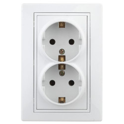 Розетка 2-м СП Plano 1-205-01 16А IP20 250В 2х2P+E Schuko бел. Intro Б0053915