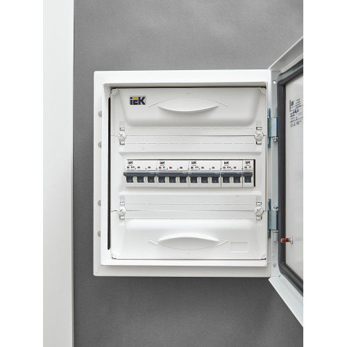 ARMAT Автоматический выключатель M06N 3P B 1А IEK