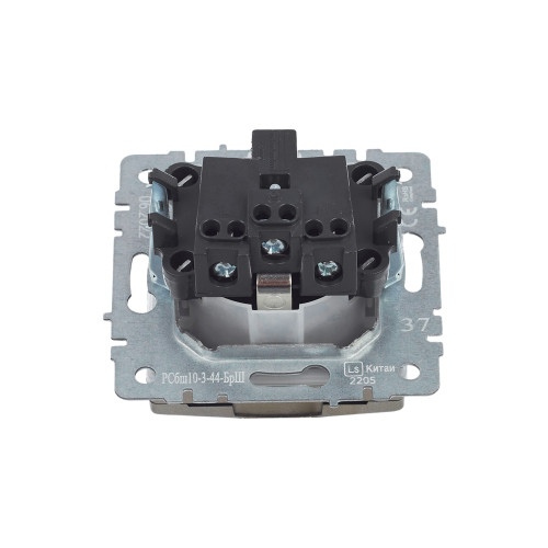 BRITE Розетка 1-местная с заземлением с защитными шторками и крышкой 16А IP44 РСбш10-3-44-БрШ шампань IEK BRITE Розетка 1-местная с заземлением с защитными шторками и крышкой 16А IP44 РСбш10-3-44-БрШ шампань IEK