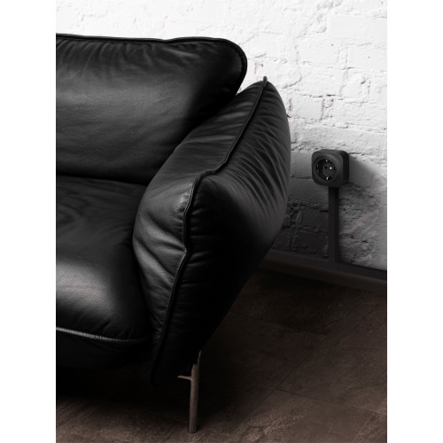 QUTEO Розетка 1-местная для открытой установки с заземлением без защитных шторок 16А чёрный матовый QUTEO Розетка 1-местная для открытой установки с заземлением без защитных шторок 16А чёрный матовый