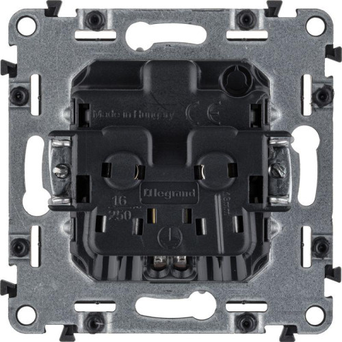 Розетка 1-м СП Valena Allure 16А IP2X 250В 2P+E безвинтов. клеммы с лицев. панелью механизм алюм. Leg 753921