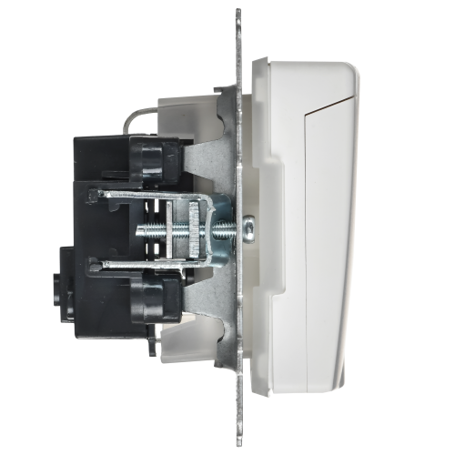 BRITE Розетка 1-местная с заземлением с защитными шторками и крышкой 16А IP44 РСбш10-3-44-БрАБ арктический белый IEK BRITE Розетка 1-местная с заземлением с защитными шторками и крышкой 16А IP44 РСбш10-3-44-БрАБ арктический белый IEK