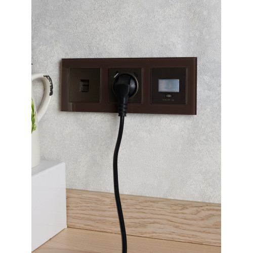 BRITE Розетка 1-местная с заземлением с защитными шторками 16А с USB A+C 18Вт РЮш11-1-БрТБ темная бронза IEK