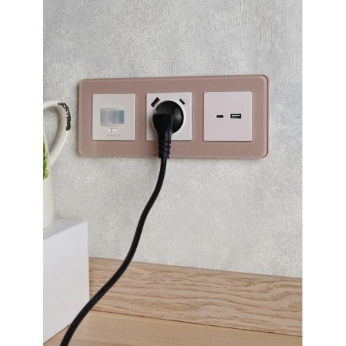BRITE Розетка USB A+C 18Вт РЮ11-1-БрЖ жемчуг IEK BRITE Розетка USB A+C 18Вт РЮ11-1-БрЖ жемчуг IEK