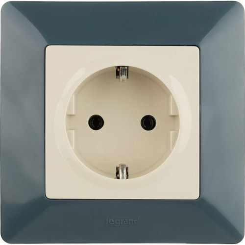 Розетка 1-м СП Valena Life 16А IP2X 250В 2P+E безвинтов. клеммы с лицев. панелью механизм сл. кость Leg 753521 Розетка 1-м СП Valena Life 16А IP2X 250В 2P+E безвинтов. клеммы с лицев. панелью механизм сл. кость Leg 753521
