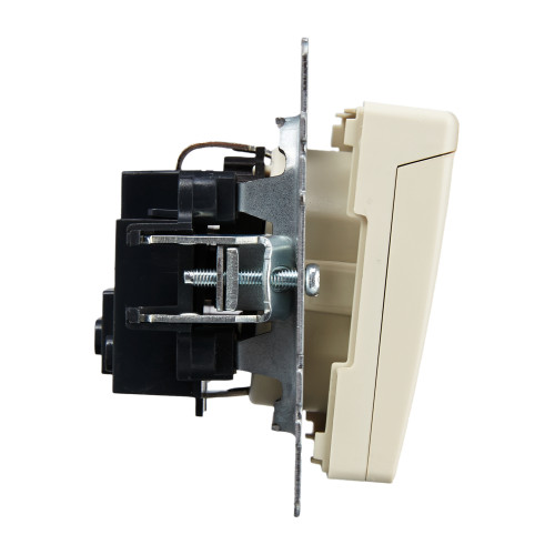 BRITE Розетка 1-местная с заземлением с защитными шторками и крышкой 16А IP20 РСбш10-3-БрКр бежевый IEK BRITE Розетка 1-местная с заземлением с защитными шторками и крышкой 16А IP20 РСбш10-3-БрКр бежевый IEK