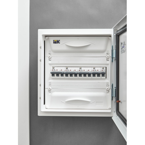 ARMAT Автоматический выключатель M06N 3P C 32А IEK