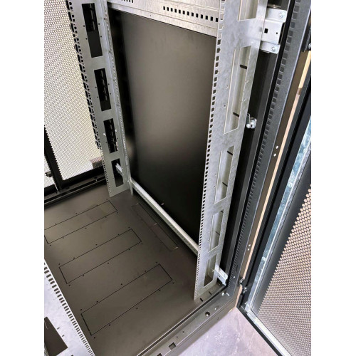 Шкаф серверный ЦМО (ШТК-М-42.6.10-44АА-9005) напольный 42U 600x1000мм пер.дв.перфор. задн.дв.перфор. 2 бок.пан. 550кг черный 855мм 121кг 180град. 2030мм сталь Шкаф серверный ЦМО (ШТК-М-42.6.10-44АА-9005) напольный 42U 600x1000мм пер.дв.перфор. задн.дв.перфор. 2 бок.пан. 550кг черный 855мм 121кг 180град. 2030мм сталь