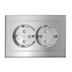 Розетка 2-м СП Бриллиант 16А IP20 с заземл. защ. шторки серебр. UNIVersal 7949797