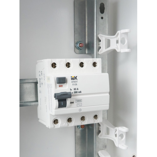 ARMAT Выключатель дифференциального тока R10N 4P 63А 300мА тип AC IEK