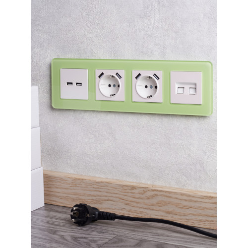 BRITE Розетка 1-местная с заземлением с защитными шторками 16А с USB A+A 5В 3,1А РЮш10-2-БрЖ жемчуг IEK BRITE Розетка 1-местная с заземлением с защитными шторками 16А с USB A+A 5В 3,1А РЮш10-2-БрЖ жемчуг IEK