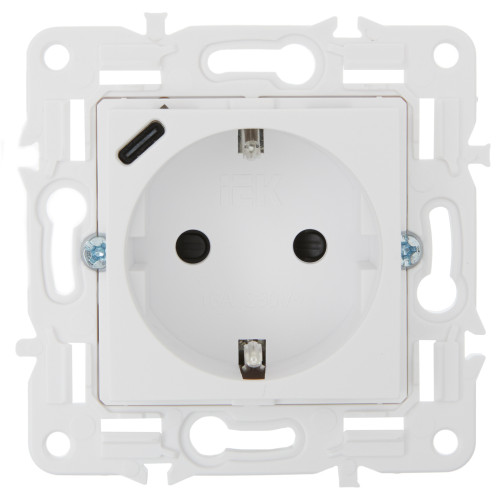 SKANDY Розетка с заземлением с защитными шторками 16А с USB C 18Вт SK-R17W арктический белый IEK SKANDY Розетка с заземлением с защитными шторками 16А с USB C 18Вт SK-R17W арктический белый IEK