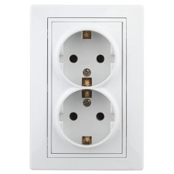 Розетка 2-м СП Plano 1-208-01 16А IP20 250В 2х2P+E Schuko защ. шторки бел. Intro Б0053933