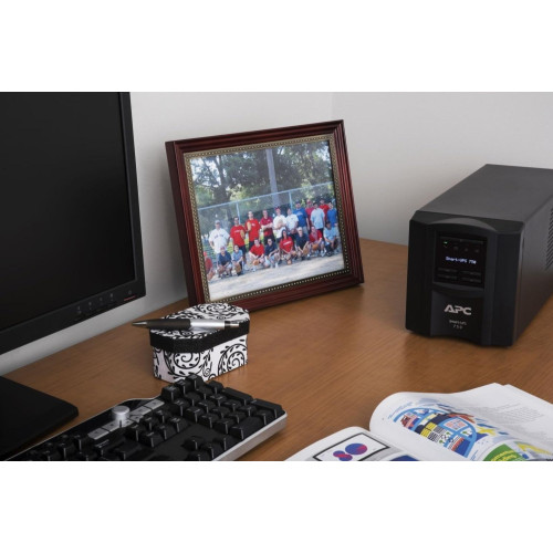 Источник бесперебойного питания APC Smart-UPS SMT750IC 500Вт 750ВА черный Источник бесперебойного питания APC Smart-UPS SMT750IC 500Вт 750ВА черный