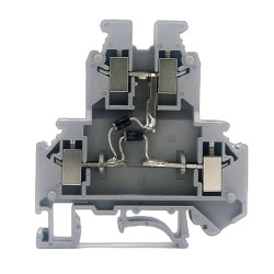 Клемма со встроенным диодом, двухуровневая, два диода: один междуверхним и нижним уровнем, второй - между выводами нижнего уровня катодобоих диодов соединен с нижним левым выводом, винтовой зажим, 4 точкиподключения, 4 кв.мм, серая