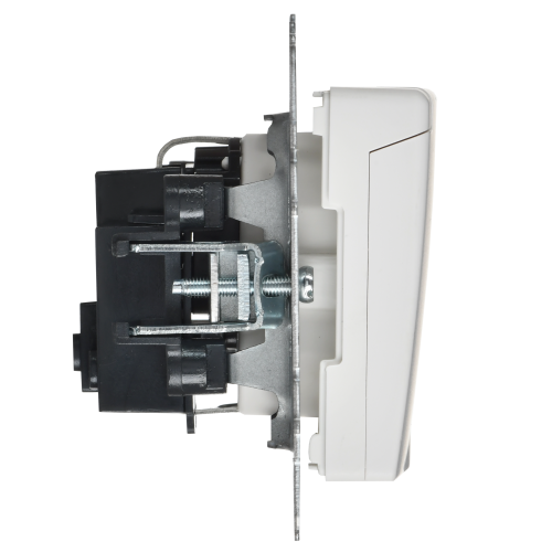 BRITE Розетка 1-местная с заземлением с защитными шторками и крышкой 16А IP20 РСбш10-3-БрАБ арктический белый IEK