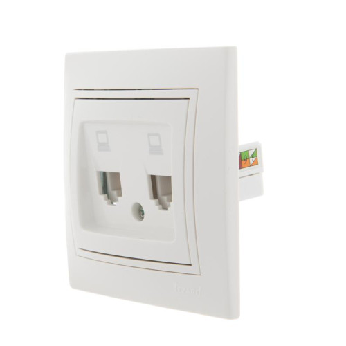Розетка компьютерная 2-м СП Mira RJ45 бел./бел. LEZARD 701-0202-141 Розетка компьютерная 2-м СП Mira RJ45 бел./бел. LEZARD 701-0202-141