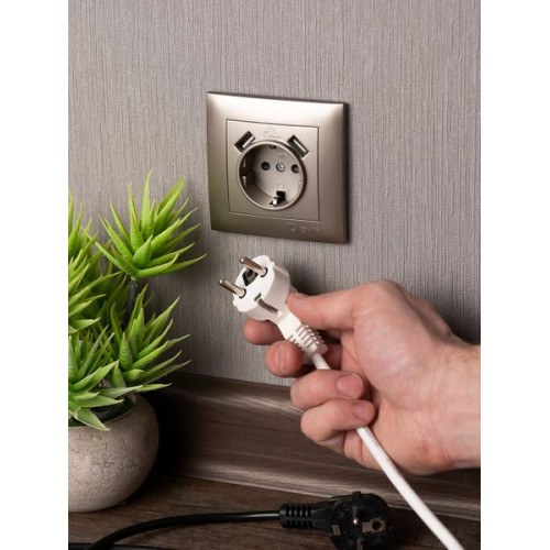 Валенсия лиц. панель розетки 1-местной с/з 16А кашемир с защ. штор. с 2 USB 2,1А EKF Валенсия лиц. панель розетки 1-местной с/з 16А кашемир с защ. штор. с 2 USB 2,1А EKF