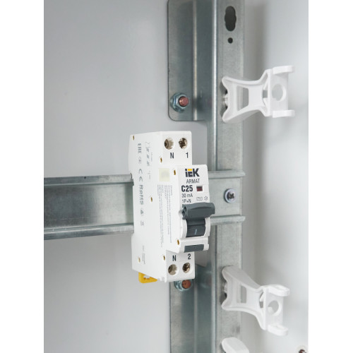 ARMAT Автоматический выключатель дифференциального тока B06S 1P+NP C25 30мА тип AC (18мм) IEK ARMAT Автоматический выключатель дифференциального тока B06S 1P+NP C25 30мА тип AC (18мм) IEK
