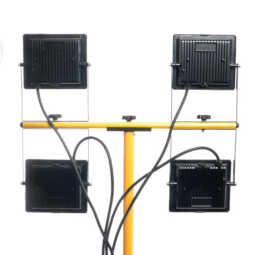 Светодиодный прожектор Feron LL-506 на штативе IP65 4*50W 6400K Светодиодный прожектор Feron LL-506 на штативе IP65 4*50W 6400K