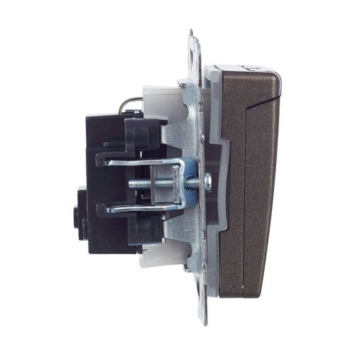 BRITE Розетка 1-местная с заземлением с защитными шторками и крышкой 16А IP44 РСбш10-3-44-БрТБ темная бронза IEK BRITE Розетка 1-местная с заземлением с защитными шторками и крышкой 16А IP44 РСбш10-3-44-БрТБ темная бронза IEK