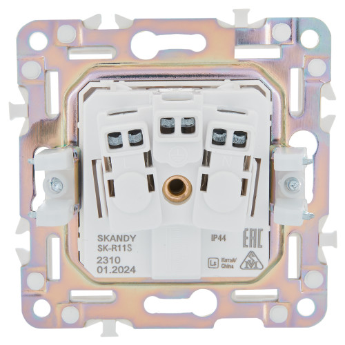 SKANDY Розетка 1-местная с заземлением с защитными шторками и крышкой 16А IP44 SK-R11S серебряный IEK SKANDY Розетка 1-местная с заземлением с защитными шторками и крышкой 16А IP44 SK-R11S серебряный IEK