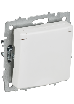BRITE Розетка 1-местная с заземлением с защитными шторками и крышкой 16А IP20 РСбш10-3-БрАБ арктический белый IEK