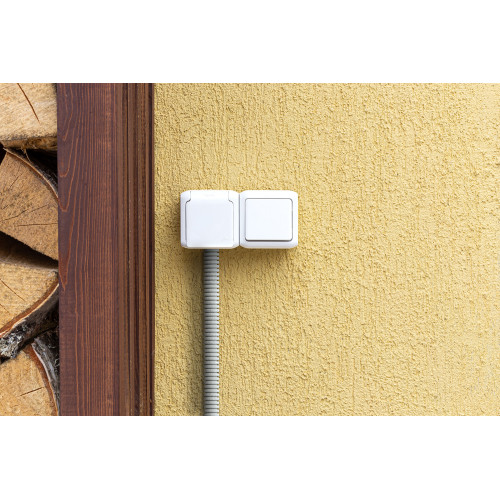 Выключатель + 2К+З розетка с защитными шторками - 16 A - 250 В~ - Quteo IP 44 - Белый Выключатель + 2К+З розетка с защитными шторками - 16 A - 250 В~ - Quteo IP 44 - Белый