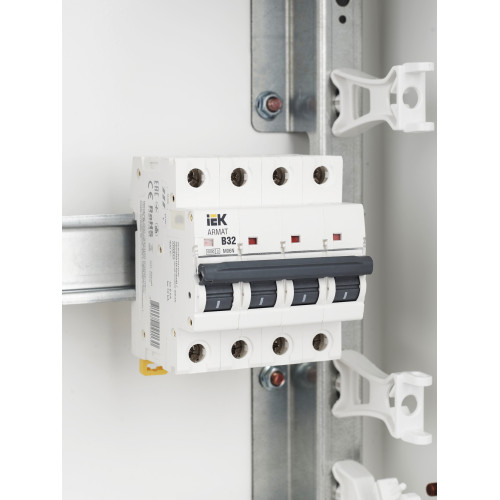 ARMAT Автоматический выключатель M06N 4P B 32А  IEK