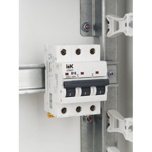 ARMAT Автоматический выключатель M06N 3P B 16А IEK