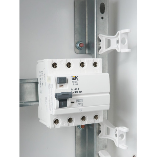 ARMAT Выключатель дифференциального тока R10N 4P 40А 300мА тип AC IEK ARMAT Выключатель дифференциального тока R10N 4P 40А 300мА тип AC IEK