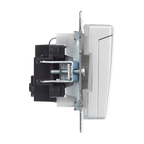 BRITE Розетка 1-местная с заземлением с защитными шторками и крышкой 16А IP44 РСбш10-3-44-БрА алюминий IEK BRITE Розетка 1-местная с заземлением с защитными шторками и крышкой 16А IP44 РСбш10-3-44-БрА алюминий IEK