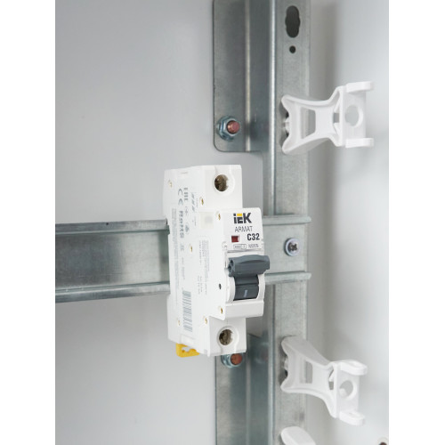 ARMAT Автоматический выключатель M06N 1P C 32А IEK ARMAT Автоматический выключатель M06N 1P C 32А IEK