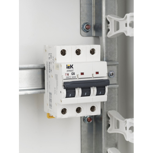 ARMAT Автоматический выключатель M06N 3P C 6А IEK