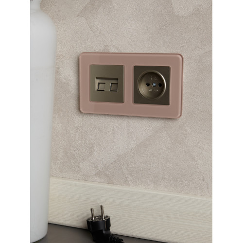 BRITE Рамка 2-местная РУ-2-2-Бр стекло дымчатый RE IEK BRITE Рамка 2-местная РУ-2-2-Бр стекло дымчатый RE IEK