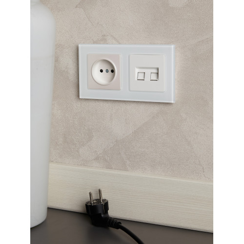 BRITE Рамка 2-местная РУ-2-2-Бр стекло белый матовый IEK BRITE Рамка 2-местная РУ-2-2-Бр стекло белый матовый IEK