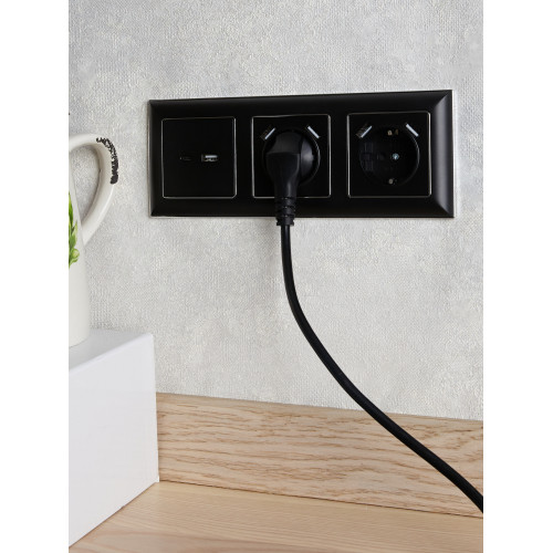 BRITE Розетка USB A+C 18Вт РЮ11-1-БрЧ черный IEK BRITE Розетка USB A+C 18Вт РЮ11-1-БрЧ черный IEK