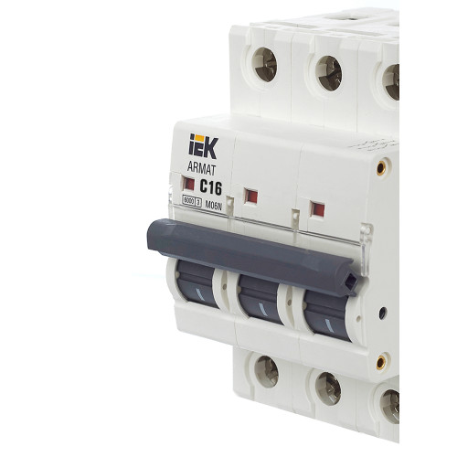 ARMAT Автоматический выключатель M06N 3P C 16А IEK