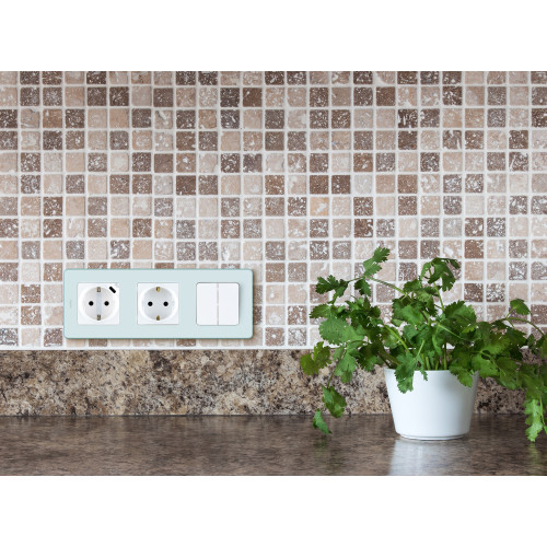 INSPIRIA Розетка 1-местная с заземлением с защитными шторками 16А с USB C 5В безвинтовое крепление белый INSPIRIA Розетка 1-местная с заземлением с защитными шторками 16А с USB C 5В безвинтовое крепление белый