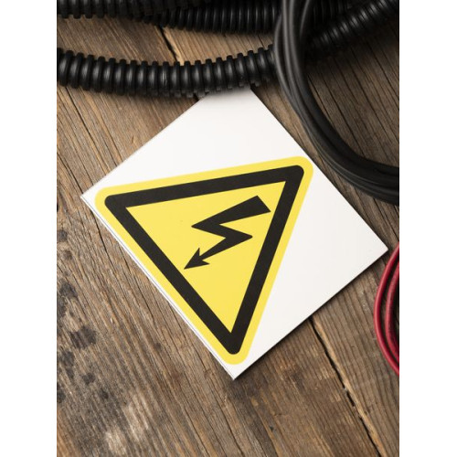Знак пластик W08 Знак пластик W08