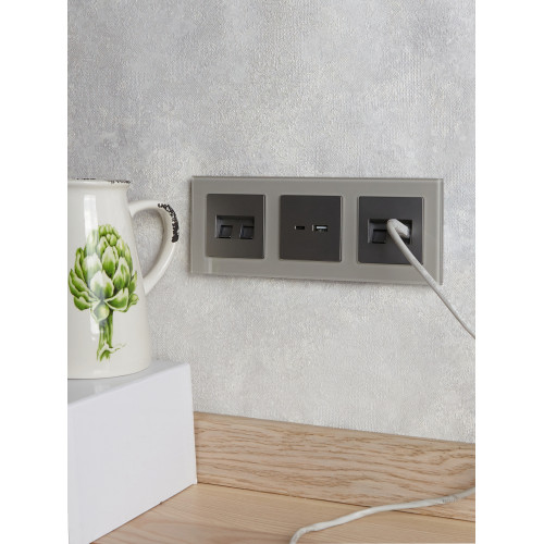 BRITE Розетка USB A+C 18Вт РЮ11-1-БрС сталь IEK BRITE Розетка USB A+C 18Вт РЮ11-1-БрС сталь IEK
