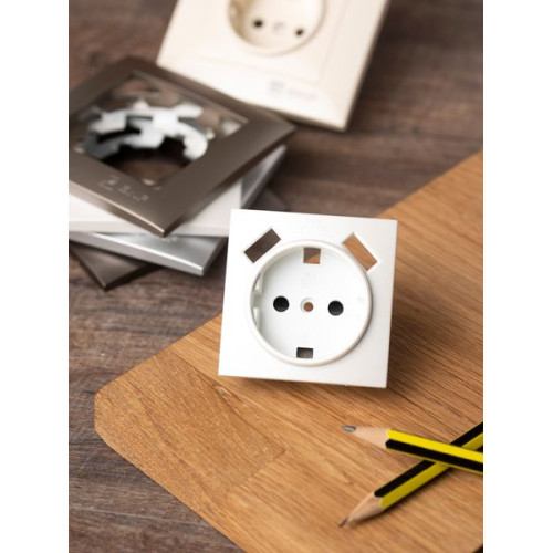 Валенсия лиц. панель розетки 1-местной с/з 16А жемчуг с защ. штор. с 2 USB 2,1А EKF Валенсия лиц. панель розетки 1-местной с/з 16А жемчуг с защ. штор. с 2 USB 2,1А EKF
