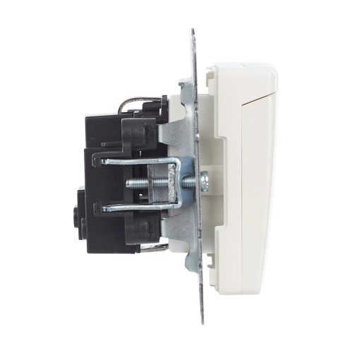 BRITE Розетка 1-местная с заземлением с защитными шторками и крышкой 16А IP20 РСбш10-3-БрЖ жемчуг IEK BRITE Розетка 1-местная с заземлением с защитными шторками и крышкой 16А IP20 РСбш10-3-БрЖ жемчуг IEK