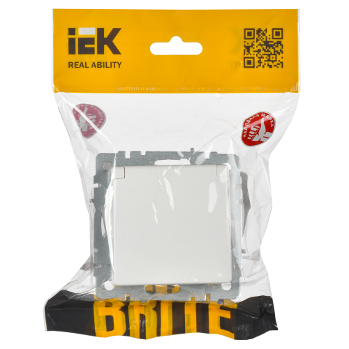 BRITE Розетка 1-местная с заземлением с защитными шторками и крышкой 16А IP20 РСбш10-3-БрБ белый IEK
